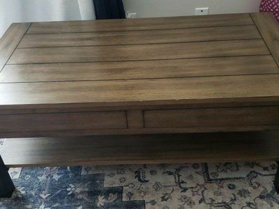 Coffe table with lift top