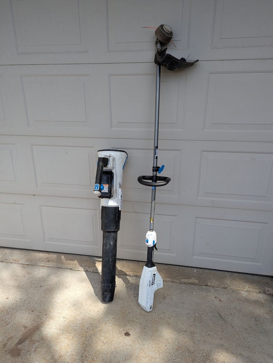 Hart 40V Brushless Outdoor Power Tool Combo Kit String Trimmer and Leaf Blower
