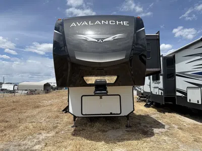 Used 2021 Thor Keystone RV Avalanche 395BH