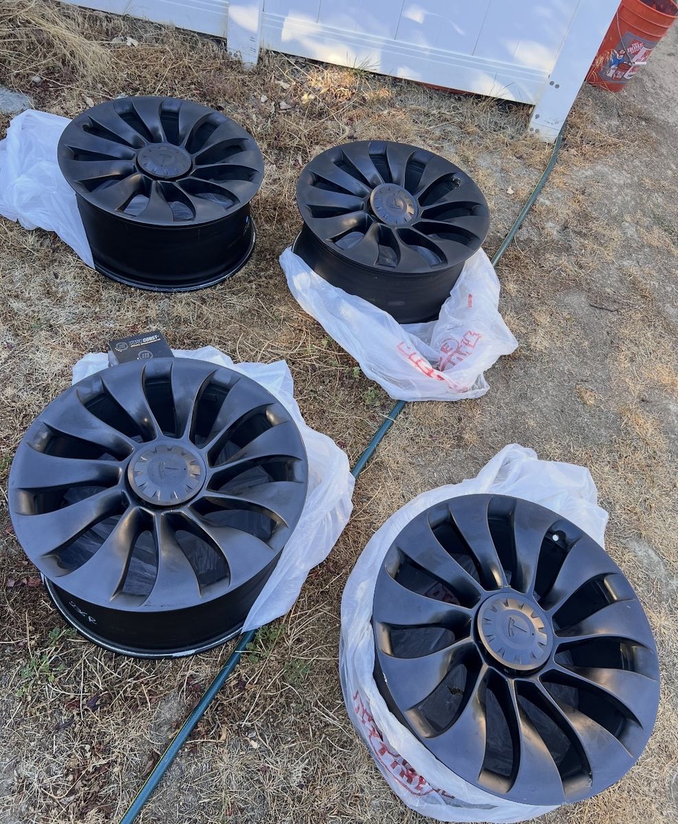 Tesla Model Y Induction Wheels and Tires - Matte black