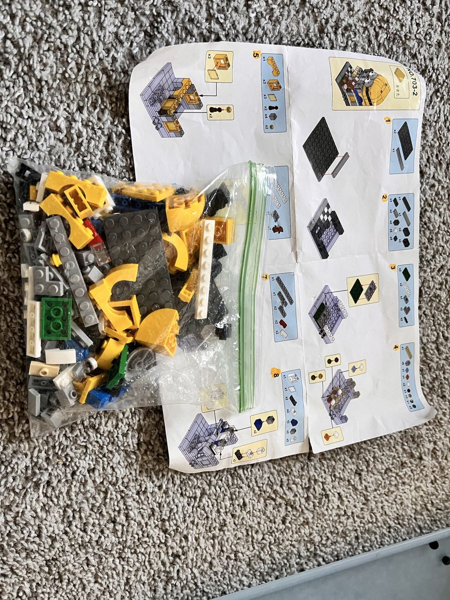 Minion Building blocks (not LEGO) +other free toys