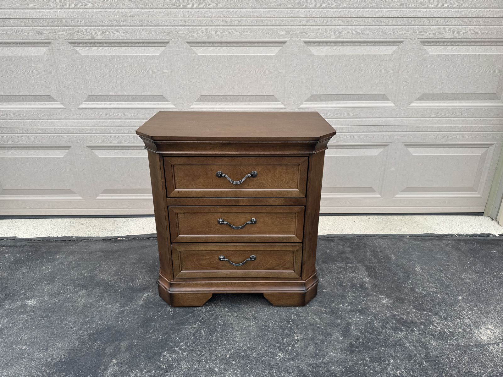 NEW Roundhill Ailany 3-Drawer Nightstand - Solid Wood - Retail $240+