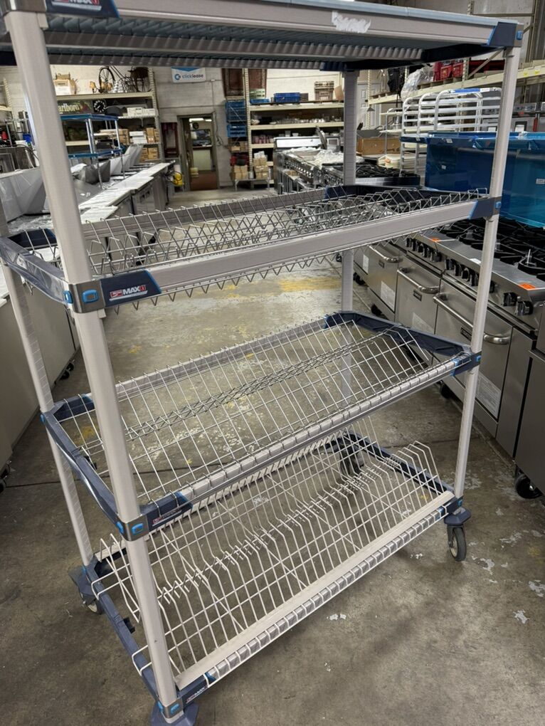 Meto MAXI Polymer Shelving Anti Bacterial Next To New whit wheels