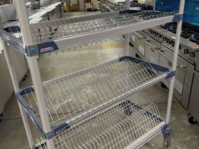 Meto MAXI Polymer Shelving Anti Bacterial Next To New whit wheels