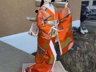 Beautiful geisha doll 19” Tall