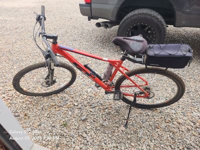 GT Avalanch 29 Mountain Bike, Red, pump, water bottle, Rear Rack & Seat Cushion