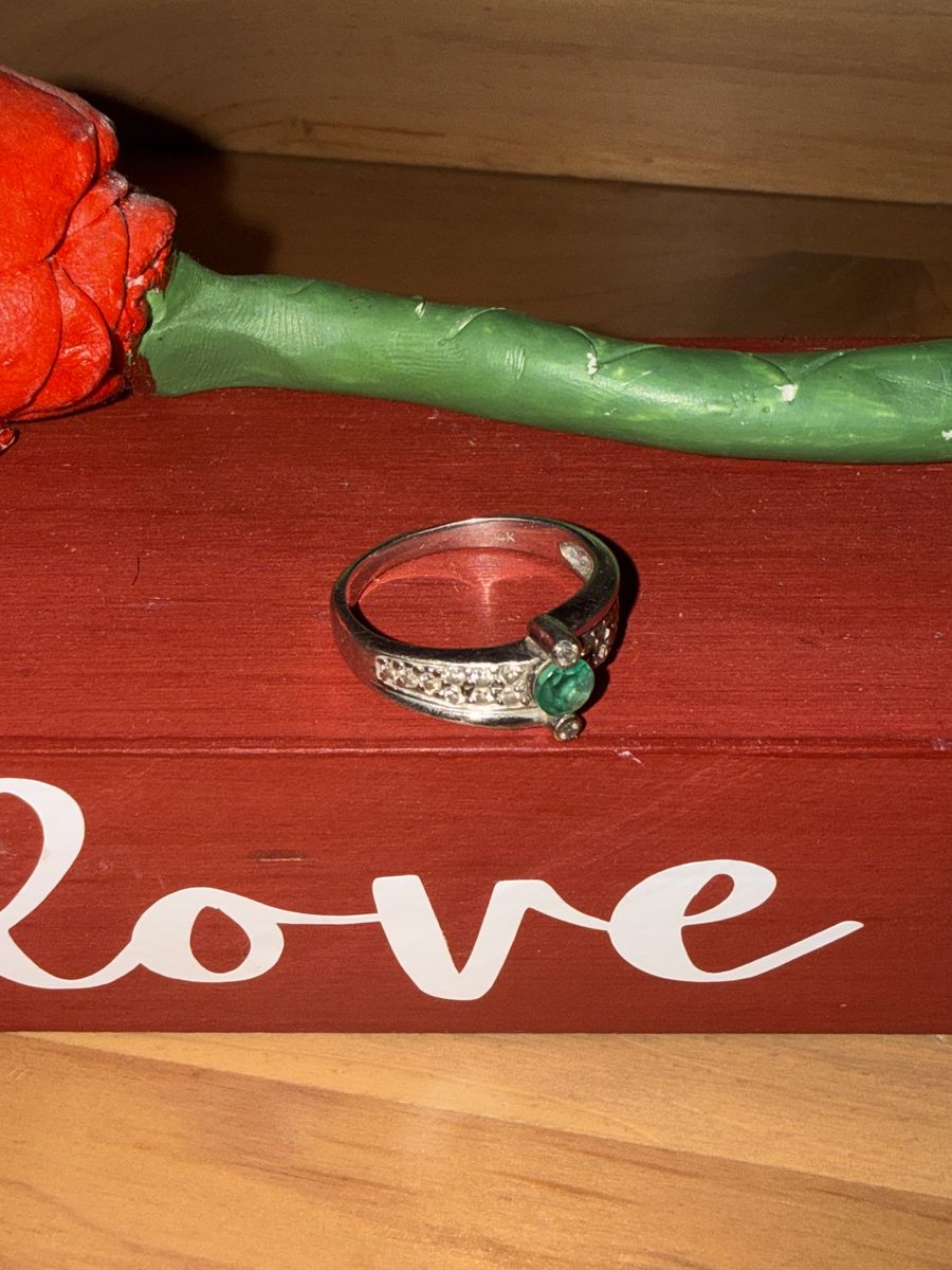 Emerald white gold ring
