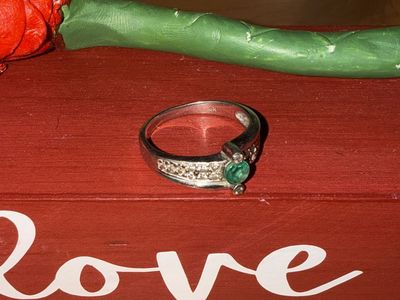 Emerald white gold ring