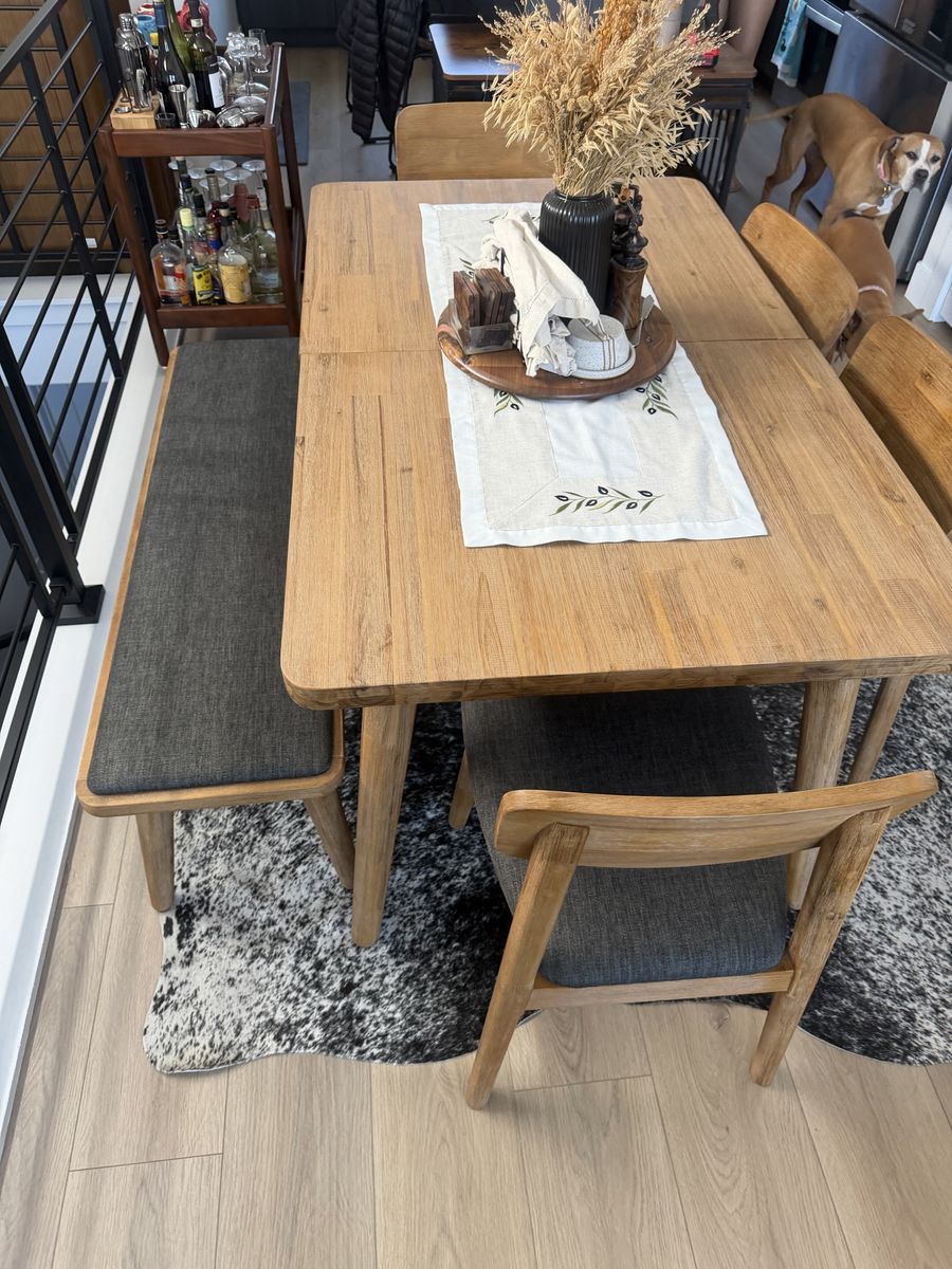 Casterly Seb Extendable Table with chairs & bench