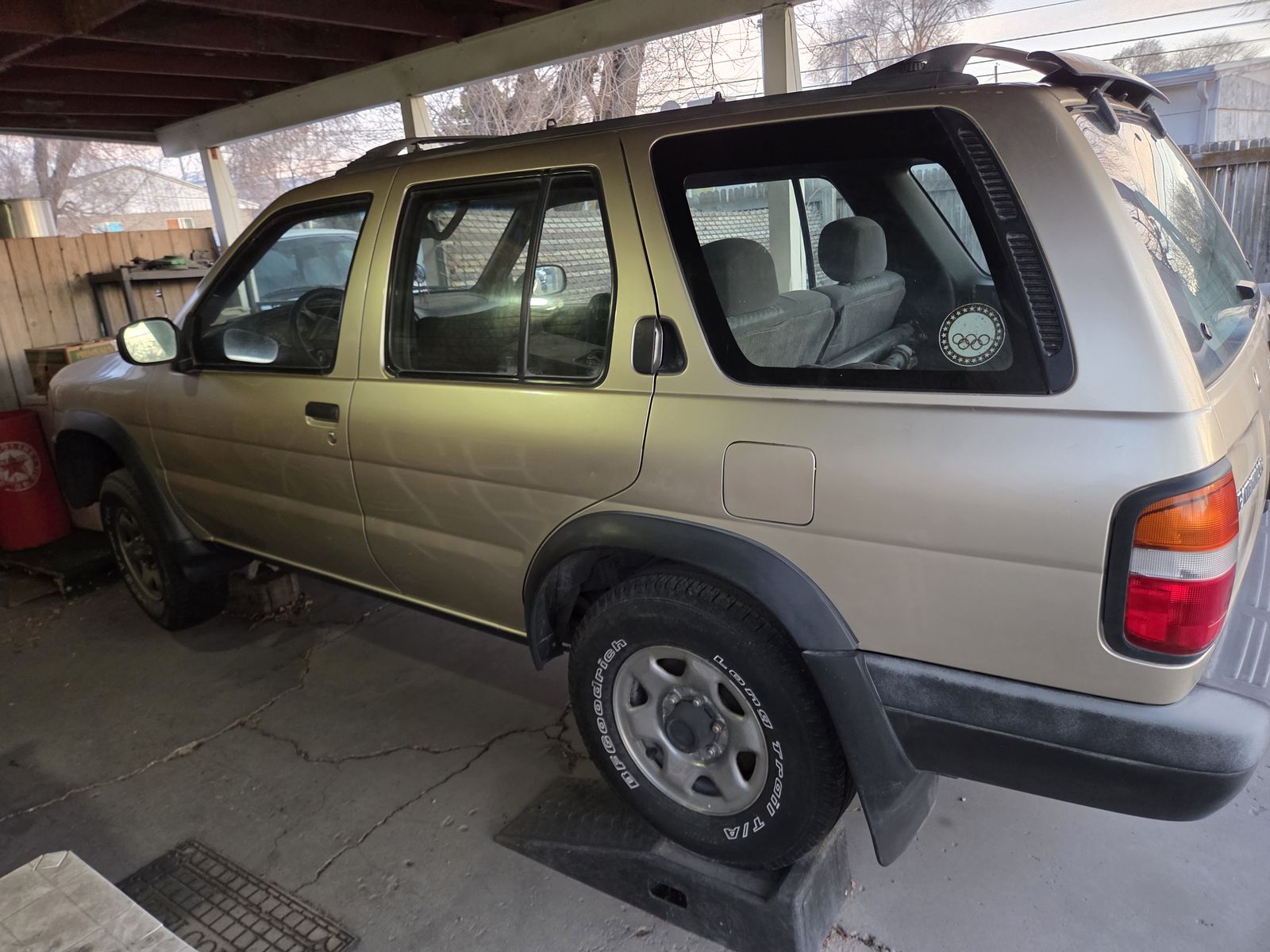 1997 Nissan Pathfinder LE