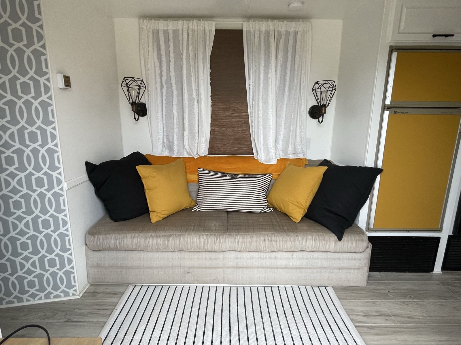 Remodeled Travel Trailer Camper- Vintage Interior - 