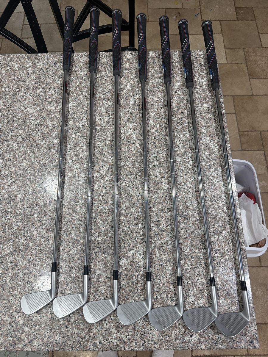 TaylorMade P7MB 4-PW Irons - KBS Tour Shafts, JumboMax Ultralite Medium Grips, Right Hand, Men's