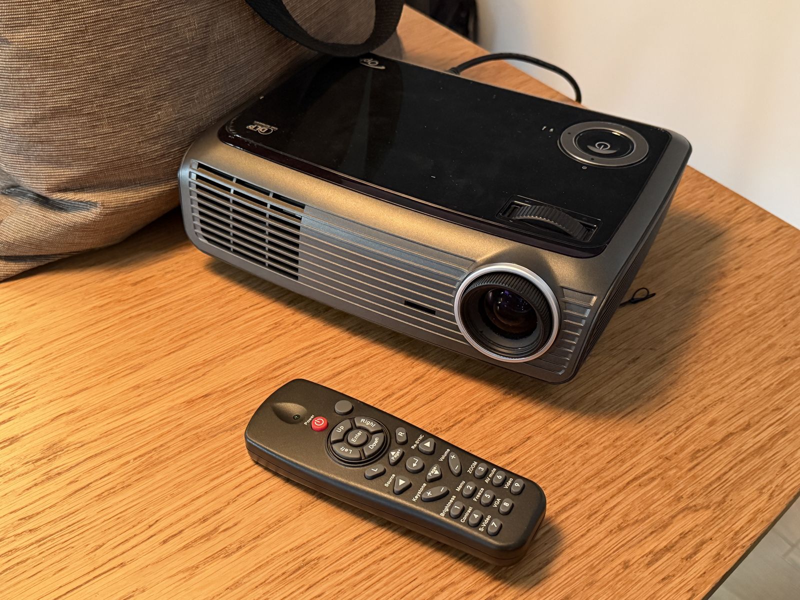 Optoma DX606 Projector with cables and remote. Works great!
