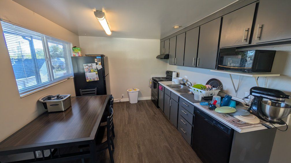 Shared Room $480 a month plus $300 signing bonus!