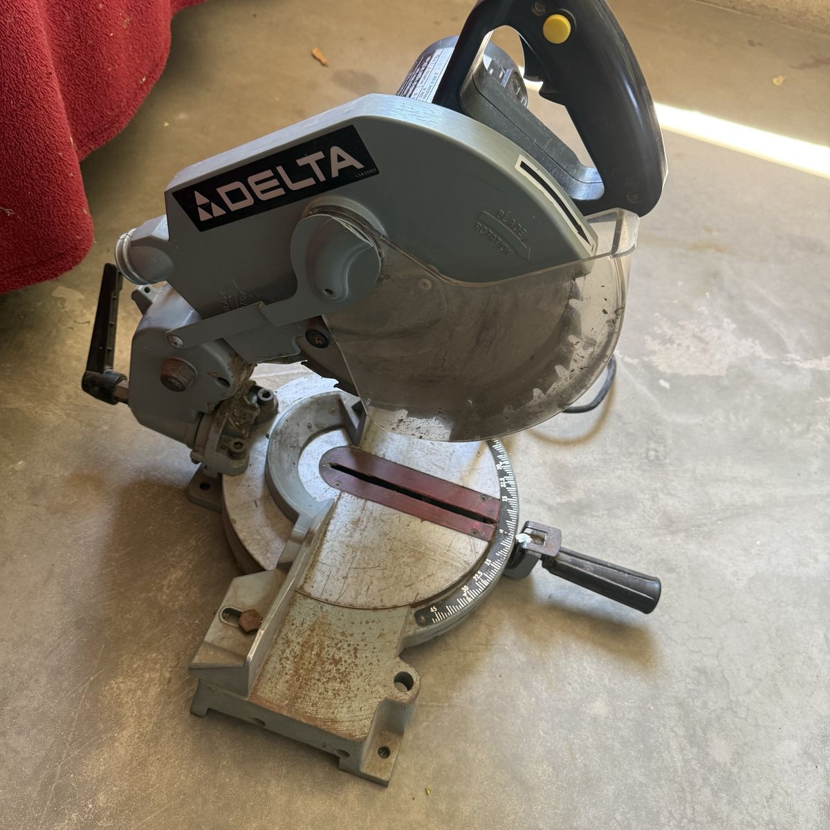 Delta 10" Compound Miter Saw Model 36-220 15 Amp