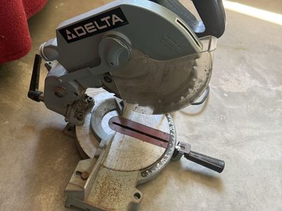 Delta 10" Compound Miter Saw Model 36-220 15 Amp