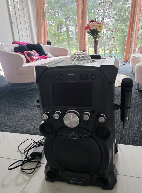 Singing Machine Carnaval SDL9035 Bluetooth Karaoke