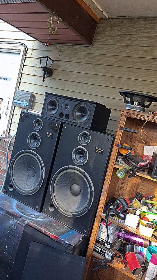 Technics SB-PRO9 Floor Speakers & Definitive Technologies CLR2000 Center Speaker, Home Audio System