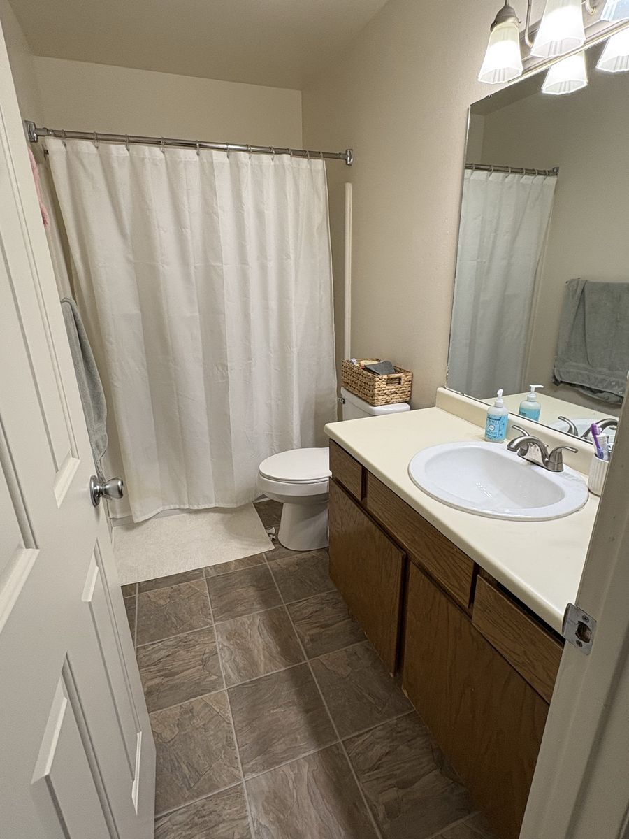 Main image 6