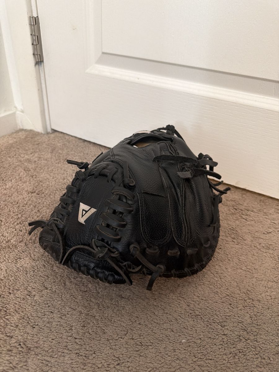 Akadema ProSoft Series Catchers Mitt 33.5 inches