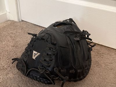 Akadema ProSoft Series Catchers Mitt 33.5 inches