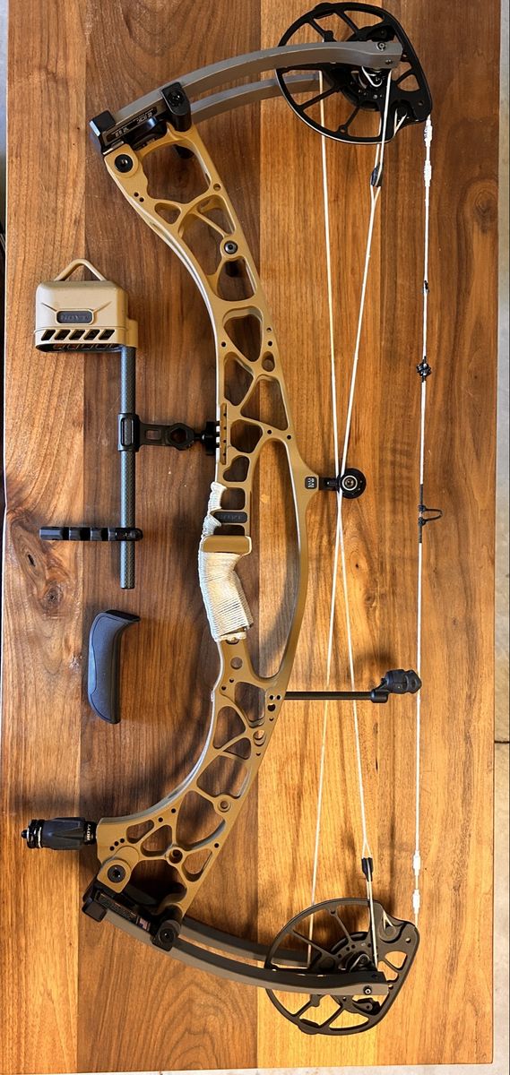 Hoyt ax-2 32