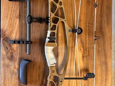 Hoyt ax-2 32