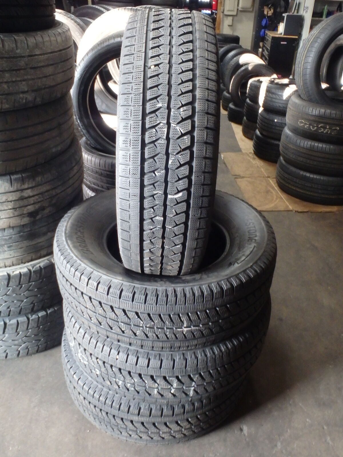 265/70R17 BRIDGESTONE BLIAZZAK STUDLESS SET OF USED WINTER  TIRES