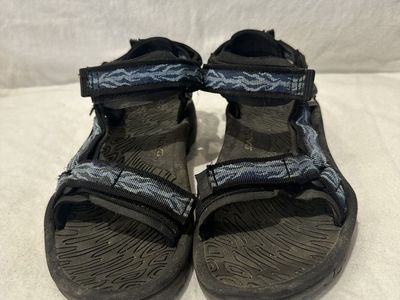 Teva Women’s Size 8 Blue Design, Hiking Sandals