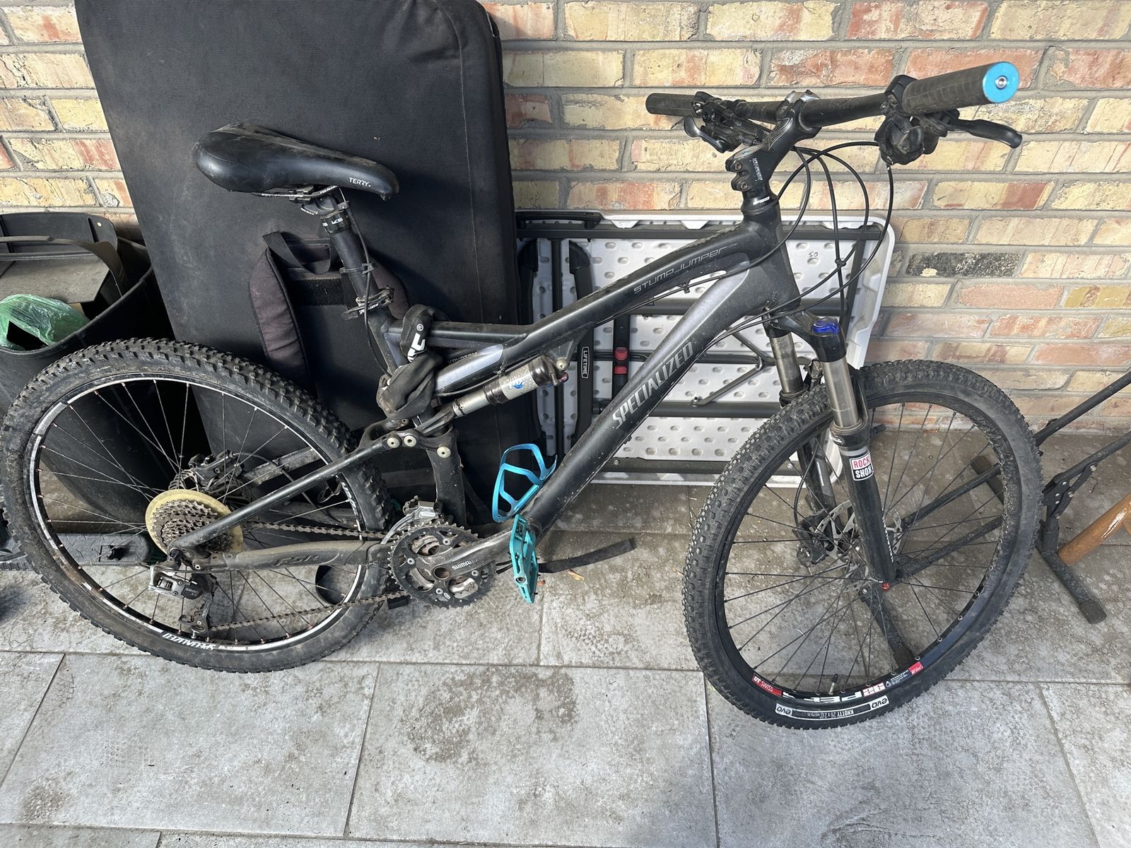 2010 Specialized Stumpjumper + accessories.