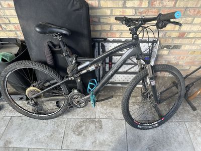 2010 Specialized Stumpjumper + accessories.
