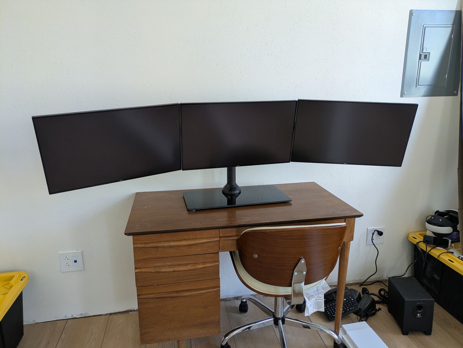 3x Dell U2518D 1440p Monitors + Stand