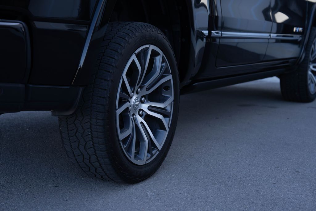 Main image 10