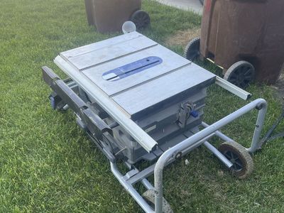 Kobalt KT1015 Portable 15-Amp 10-in Table Saw with Folding Stand and Rolling Wheels
