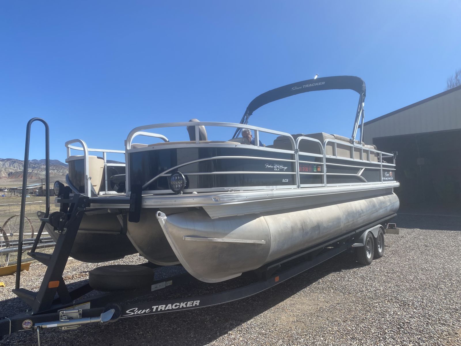 2018 Sun Tracker Fishing Barge