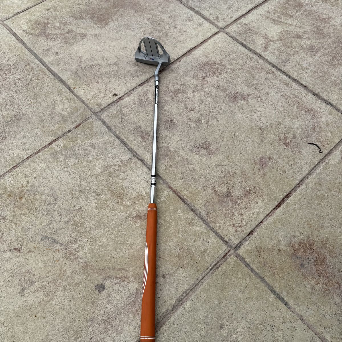 USKG - 520 Youth Right-Handed Putter Golf Club 26 Orange Grip