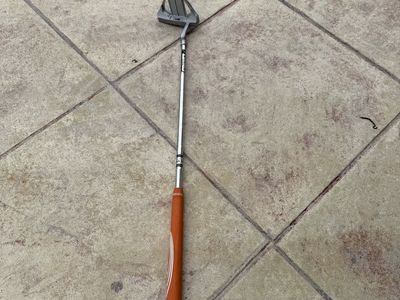 USKG - 520 Youth Right-Handed Putter Golf Club 26 Orange Grip