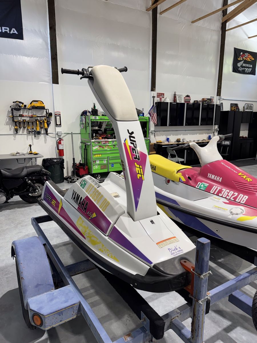 1993 650 Yamaha SuperJet and 1993 650 Yamaha VXR WaveRunner