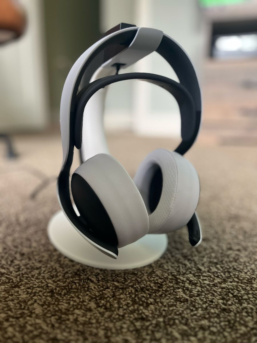 PULSE Elite Wireless Gaming Headset and Stand