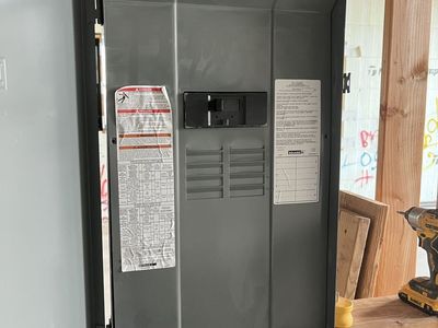 200 Amp Main Outdoor Breaker Panel