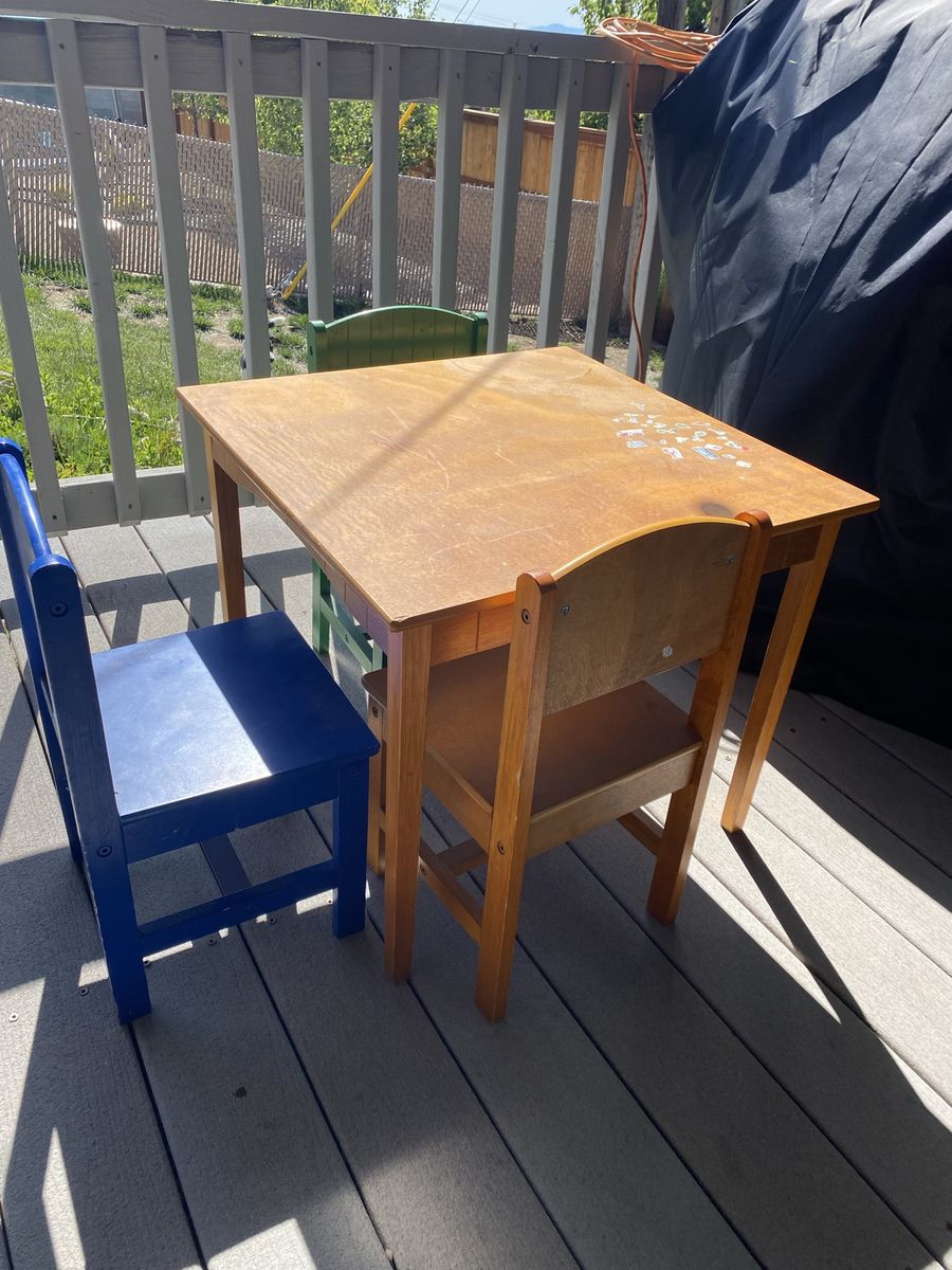 Kid table and 3 chairs