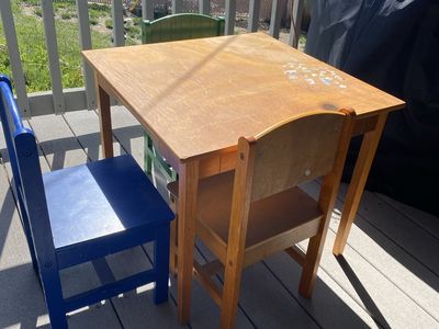 Kid table and 3 chairs