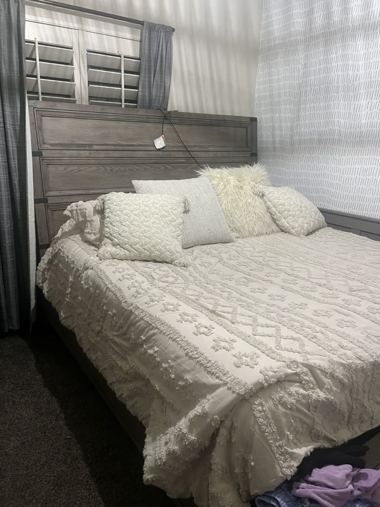 King Bed Wirh Matress