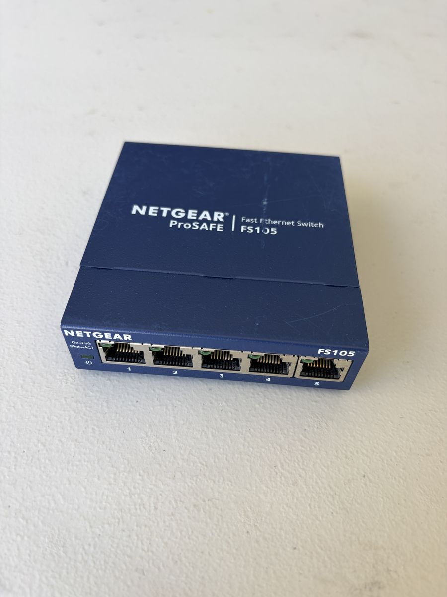 NETGEAR ProSAFE FS105 v3 5-Port 10/100 Fast Ethernet Switch