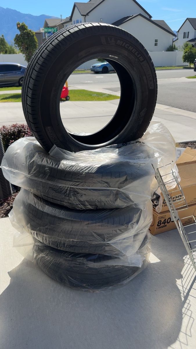 Set of 4 Michelin Defender 205/65 R16 Tires