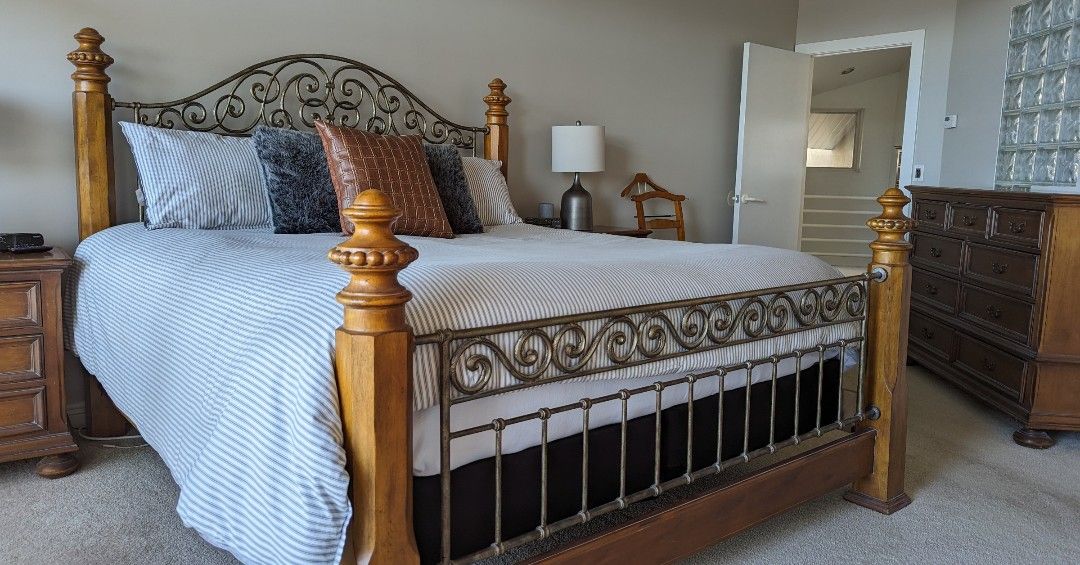 Hooker Furniture 5 piece King Size Bedroom Set