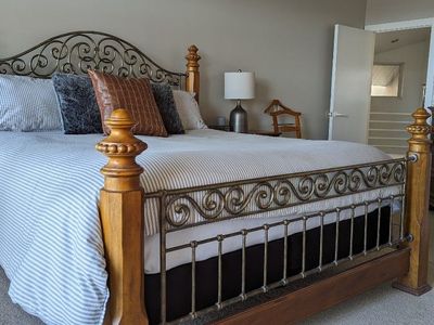 Hooker Furniture 5 piece King Size Bedroom Set