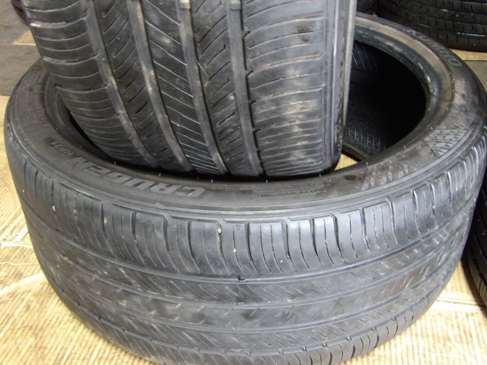 285/35R22 KUMHO CRUGEN HP71 PAIR OF TWO USED TIRES