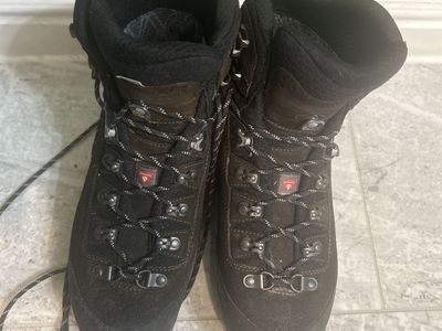 Lowa Mountain Expert GTX EVO Hunting Hiking Size 9