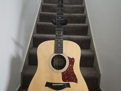 Taylor Guitars 110e Dreadnought Acoustic Guitar - Natural Finish, Excellent Condition